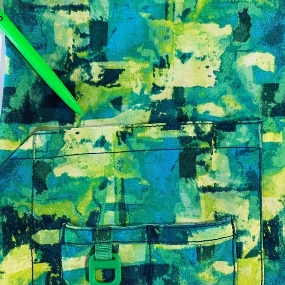 Carhartt Force Women Scrub Top Abstract Nursing M - Picture 4 of 10